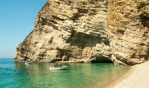 Cheap car rental in Liapádes, Greece .